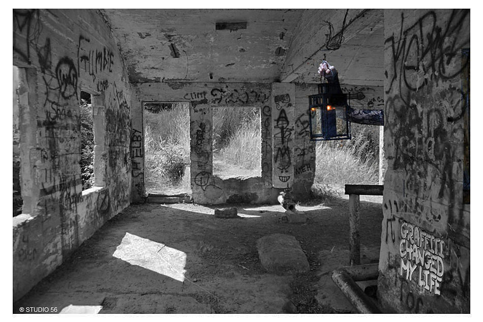 A1-Digitale technieken-Eeen toefje kleur in een zwart-witte omgeving-lamp 3-in kader-studio 56-DEF-DEF-Graffiti changed my life